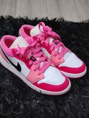 Jordan Low Top Sneakers - White Hot Pink Light Pink Black